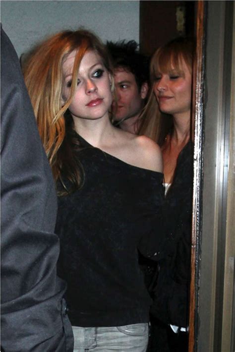 Avril Lavigne Looking Fucking Drunk In Some Club Paparazzo Photos Porn Pictures Xxx Photos Sex
