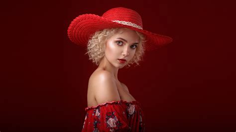 Wallpaper Victoria Sokolova Women Model Blonde Curly Hair
