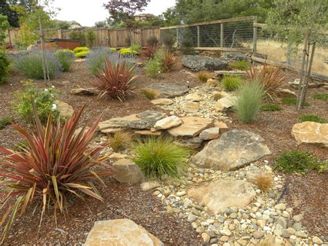Dry Creek Beds As A Cool Garden Feature Details Landscape Art