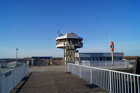Das eidersperrwerk an der dittmarschen binnenseite der nordsee trennt die flussmündung der ↑eider und die ↑nordsee von einander. Eidersperrwerk Foto & Bild | deutschland, europe ...