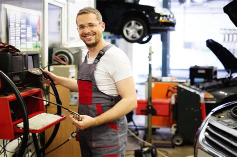 13 Reasons To Become An Auto Mechanic