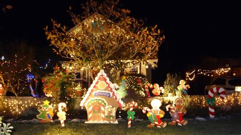 Christmas Tree Lane In Downtown Oxnard Is A Fun Residential Holiday