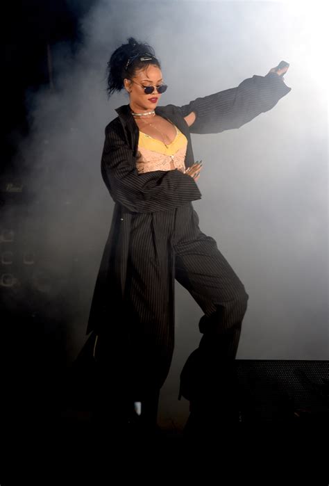 Rihannas Best Performance Looks From Umbrella To Anti Vogue