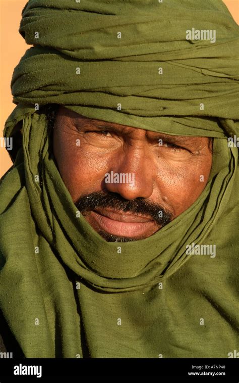 Tuareg Man Sahara Desert Libya Stock Photo Alamy