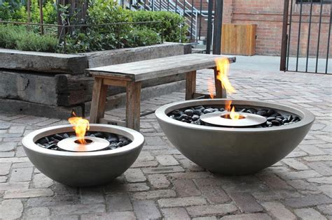 From architecturally elegant fire bowls that allow for a spontaneous large gatherings to the more designed sculptural halo series, these fire pits will not fail to impress. Pin by Newman Garrison + Partners on Luxe Commercial Firepits & Fire Elements | Outdoor fire pit ...