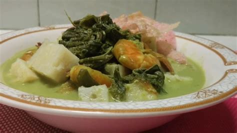 Lontong gulai pakis di sini lamak bana, enyaaaaaaak! Lontong Sayur Padang Gulai Pakis - YouTube