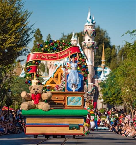 2016 Christmas At Disneyland Update Disney Tourist Blog