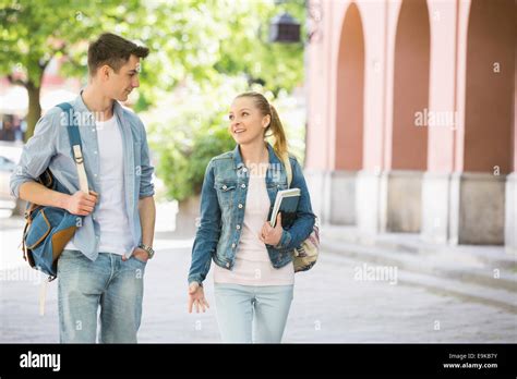 Two College Friends Talking Hi Res Stock Photography And Images Alamy