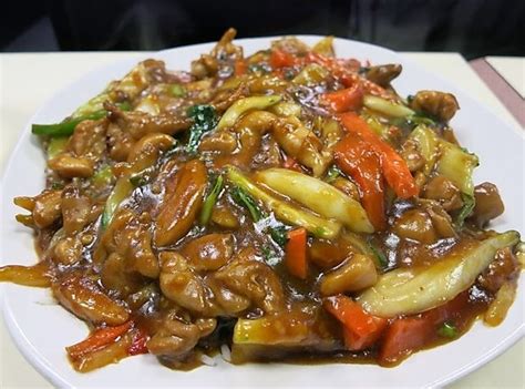 Learn how to make/prepare chicken chopsuey by following this easy recipe. Chicken Chop Suey Recipe