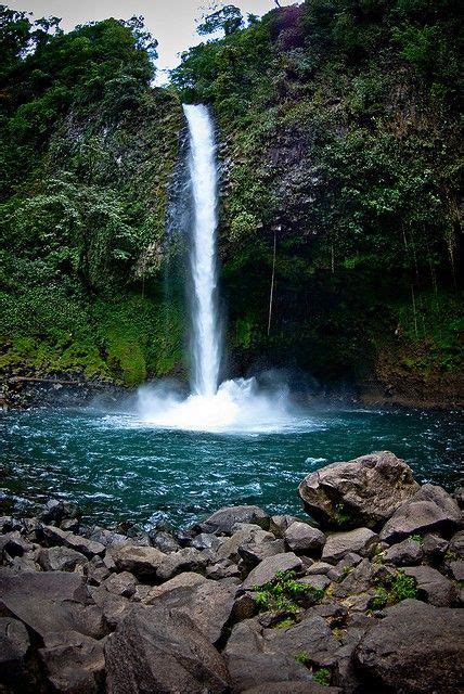 La Fortuna Waterfall In Costa Rica Beautiful Waterfalls Waterfall