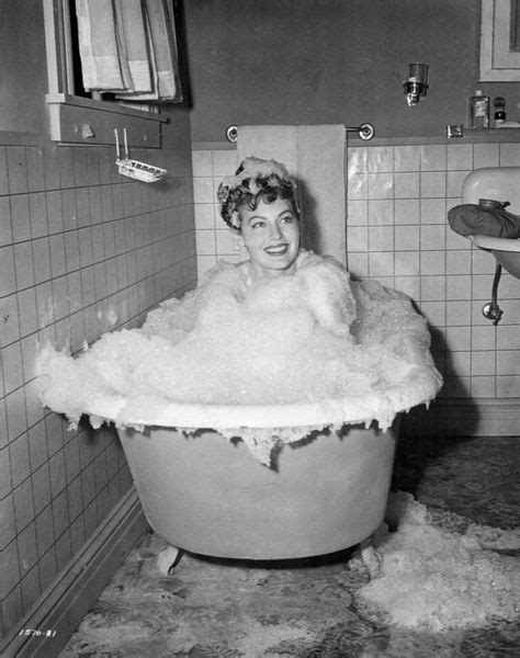 Ava Gardner Taking A Massive Bubble Bath Bathing Beauty In 2019 Ava Gardner Vintage