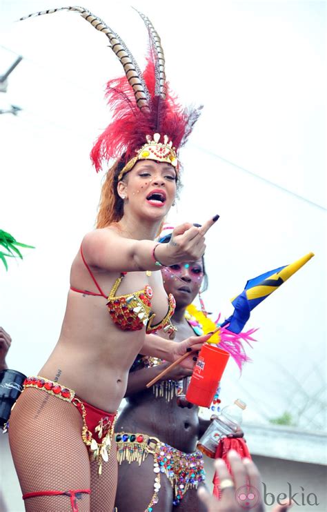 Rihanna Maleducada En El Barbados Kadooment Day Parade Looks De Rihanna Foto En Bekia Actualidad