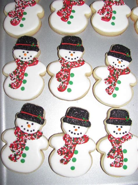 Find plenty of clever cookie decorating ideas to make your christmas cookies stand out from the rest. Snowman sugar cookies — Christmas | Christmas sugar ...