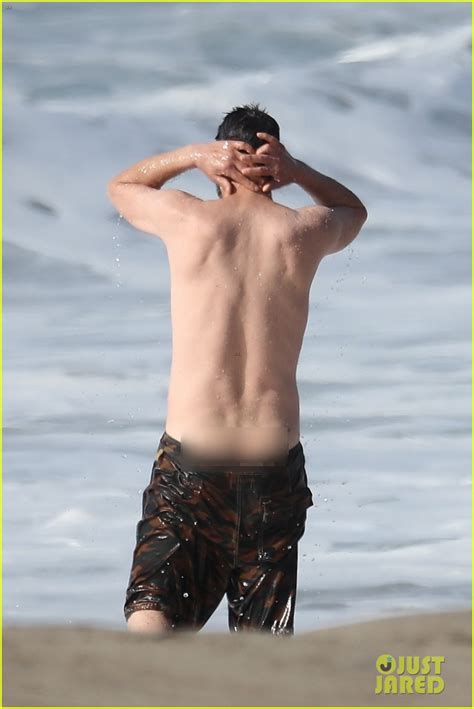 Keanu Reeves Looks Fit Shirtless At The Beach In Malibu Photo 4514899 Keanu Reeves Shirtless