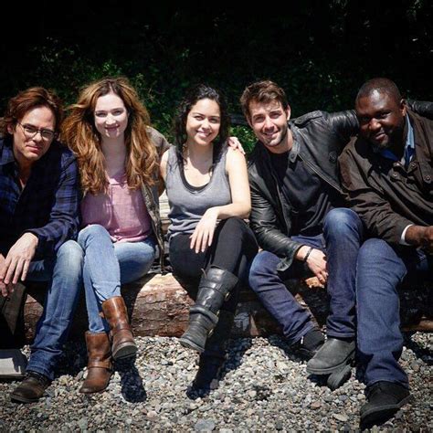 Zoo (@ZooCBS) | Twitter | Zoo tv show, Zoo tv series, Zoo