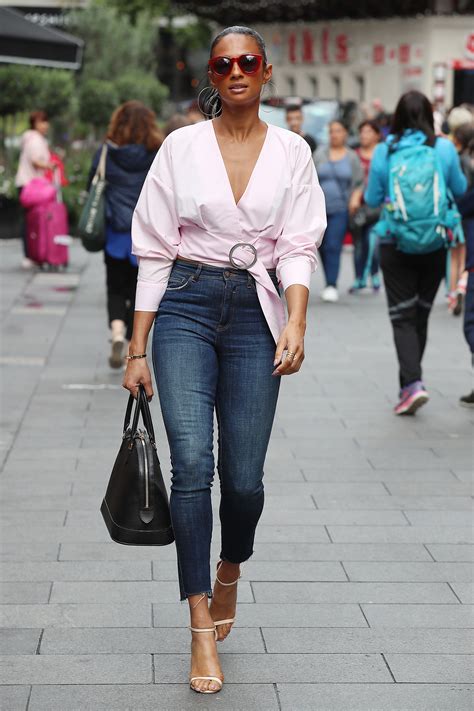 30 Date Night Outfit Ideas That Include Your One True Love Jeans