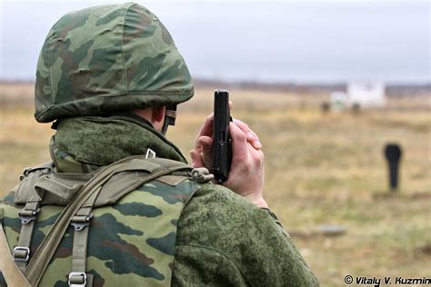 Russian Men Fighter Pm Shooting Camouflage Helmet Hd Wallpaper