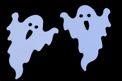 Image Of 2 Flying Ghosts Creepyhalloweenimages