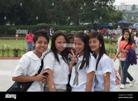 Filipina School Girls Stockfotos Und Bilder Kaufen Alamy