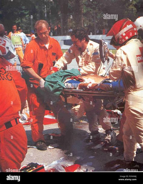 Italiano Soccorsi Ad Ayrton Senna Dopo L Incidente Di Imola 1994 El 1 De Mayo De 1994 83