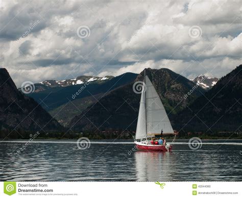 Sailboats On Mountain Lake Editorial Image Image Of Cloudy 42044360
