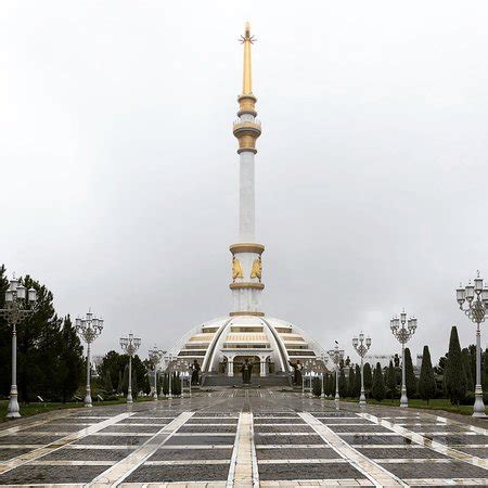 Turkmenistan Independence Monument Ashgabat Qu Saber Antes De