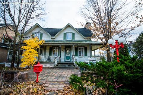 Maybe you would like to learn more about one of these? Chalet à louer Outaouais, Montebello | Chalet bord de l ...
