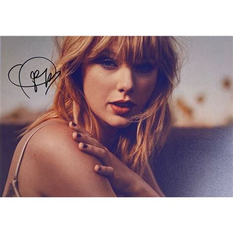 Autograph Signed Taylor Swift Photo