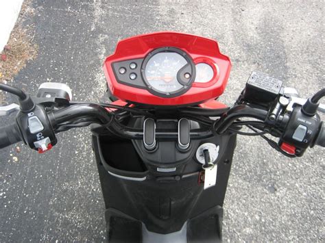 This moped is an instagram celebrity, if you thought sidestreets were the limit for mopeds, think again. Buy 2013 Yamaha ZUMA 50 Scooter on 2040-motos