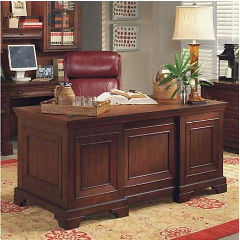 7 Elegant Executive Desks For A Traditional Office Cute Furniture