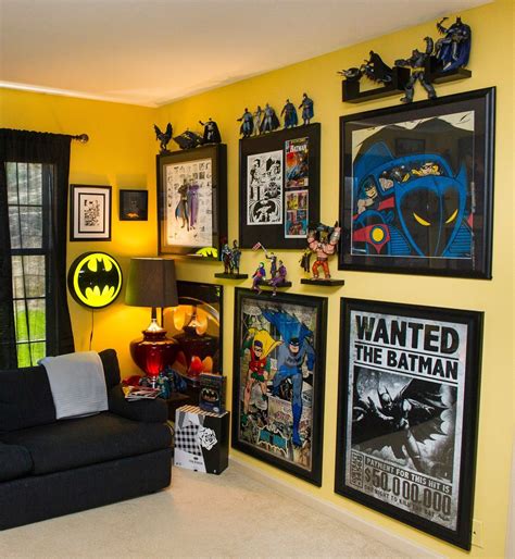Original art & comic books. Geek room ideas | Habitación de ñoño, Sala de batman ...