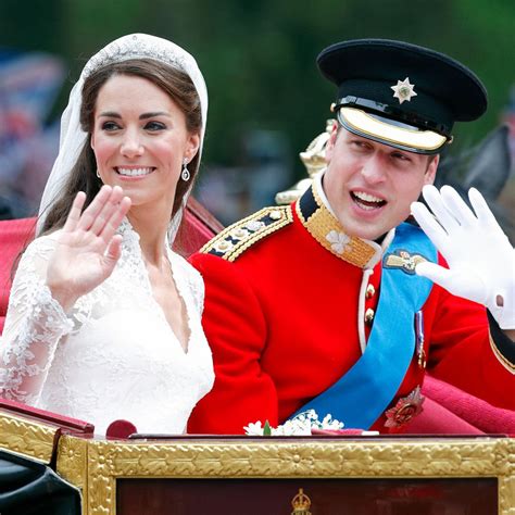 Queen Elizabeth On Kate Middletons Wedding Dress Display