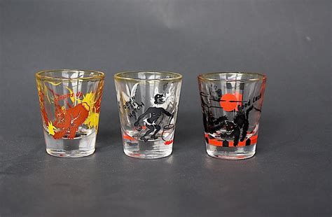 Novelty Shot Glasses Vintage Retro Barware Black Cat