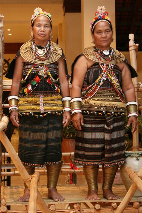 Rungus Women In Brass Rings Women Traditional Outfits Borneo