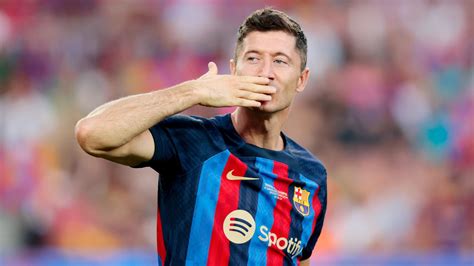 Robert Lewandowski scores first goal for FC Barcelona Barça newcomer