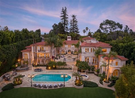 50 Celebrity Mansions You Won T Believe Are Real SavvyDime