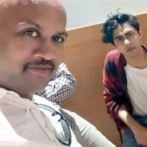 Man, who took selfie with Aryan Khan in NCB office, planned to extort