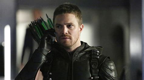 stephen amell to reprise his role in the flash final season