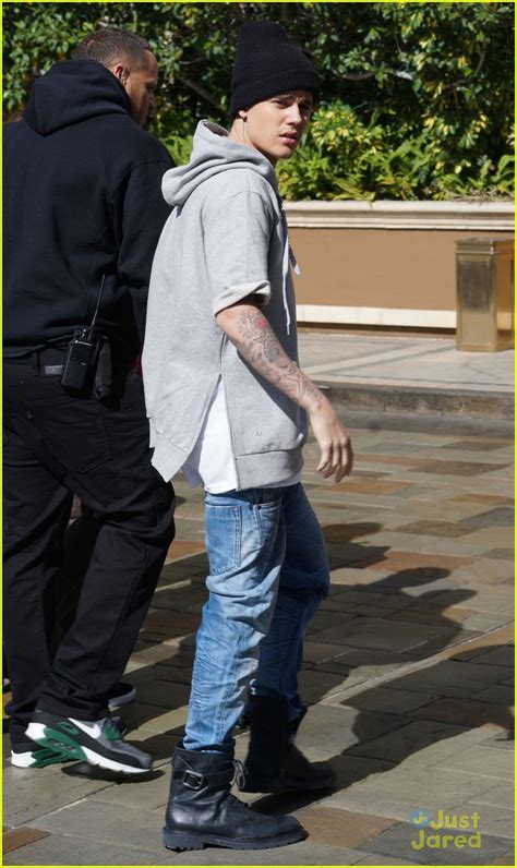 justin bieber was caught lookin fly while shopping photo 674315 photo gallery just jared jr