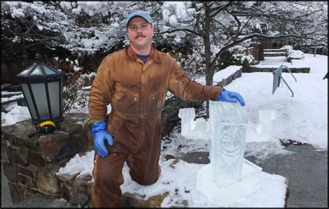 Samoset Chef Master Ice Carver Tim Pierce Shows How Its Done In