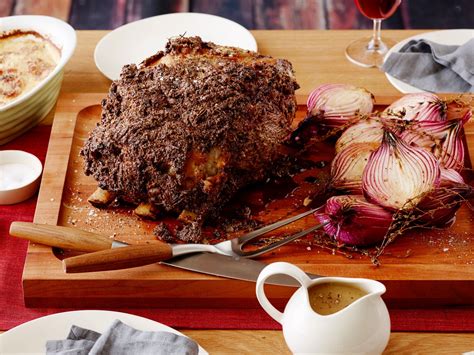 That was the menu i fixed for the christmas special on food network (it'll be on again today at 6:00 eastern time if you'd like to see prime rib sounds impressive, and it is. Roast Prime Rib of Beef with Horseradish Crust | Recipe | Food network recipes, Prime rib roast ...