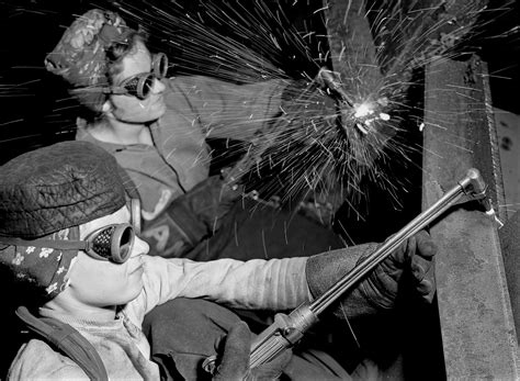 World War Ii Photos Of Women Factory Workers On The Home Front