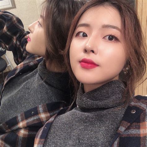 그룹 에이프릴 전 멤버 이현주와 dsp 측의 팽팽한 주장이 맞서던 가운데 이현주를 둘러싼 충격적인 계약서가 공개돼 화제가 되고 있다. 20살된 슈스케 초딩 손예림 근황 ㄷㄷㄷ.jpg