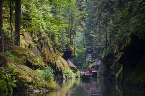 Bekijk meer ideeën over tsjechië, bezienswaardigheden, natuur. The Rock cities: klimmen en hiken in het Tsjechische paradijs