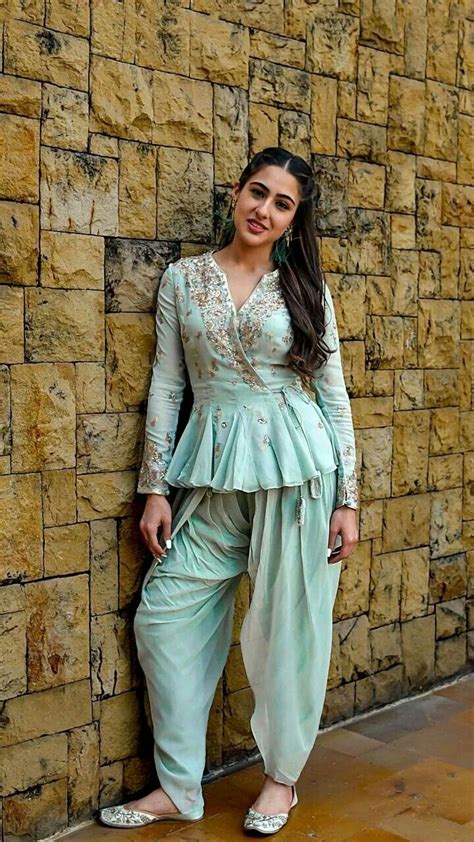 Sara Ali Khan In 2020 Fashion Dress Indian Style Bollywood Fashion