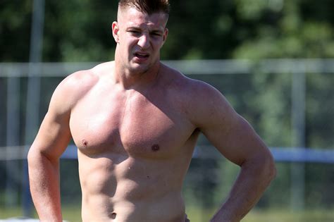 Nfl Draft Prospects And Rob Gronkowski Train With Pete Bommarito In