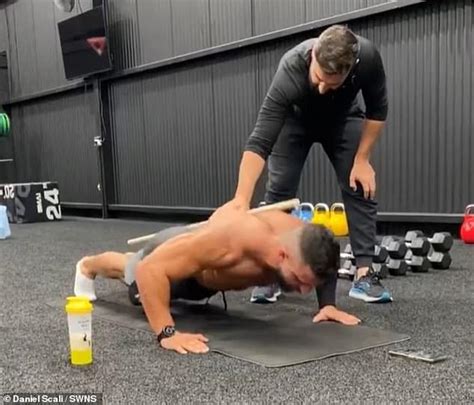 Australian Mechanic Breaks World Record With Push Ups In An Hour Daily Mail Online