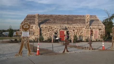 Guinness World Record Largest Gingerbread House In The World Sets