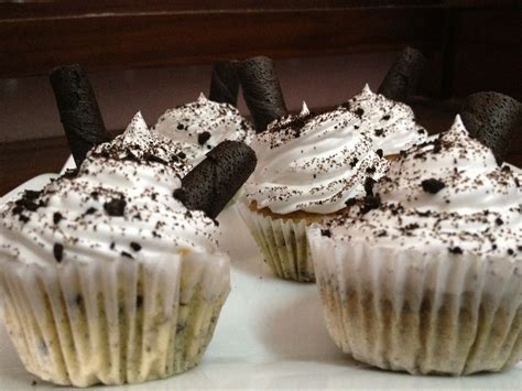 Antara kek yang menjadi kegemaran adalah kek coklat moist yang di kukus dengan topping coklat yang umph!! Foodeliciousz: Kek Cawan Oreo Berkeju