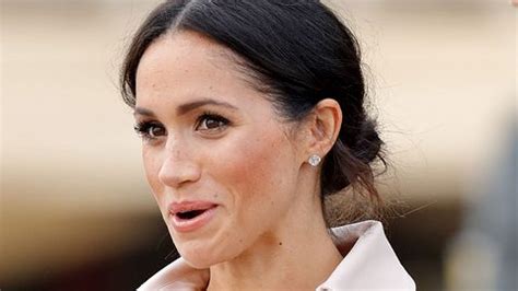 Meghan markle 'plays the race card to get a free pass to behave badly', lady colin campbell claims in fiery tirade. Prinz Harry - Seite 33 | InTouch